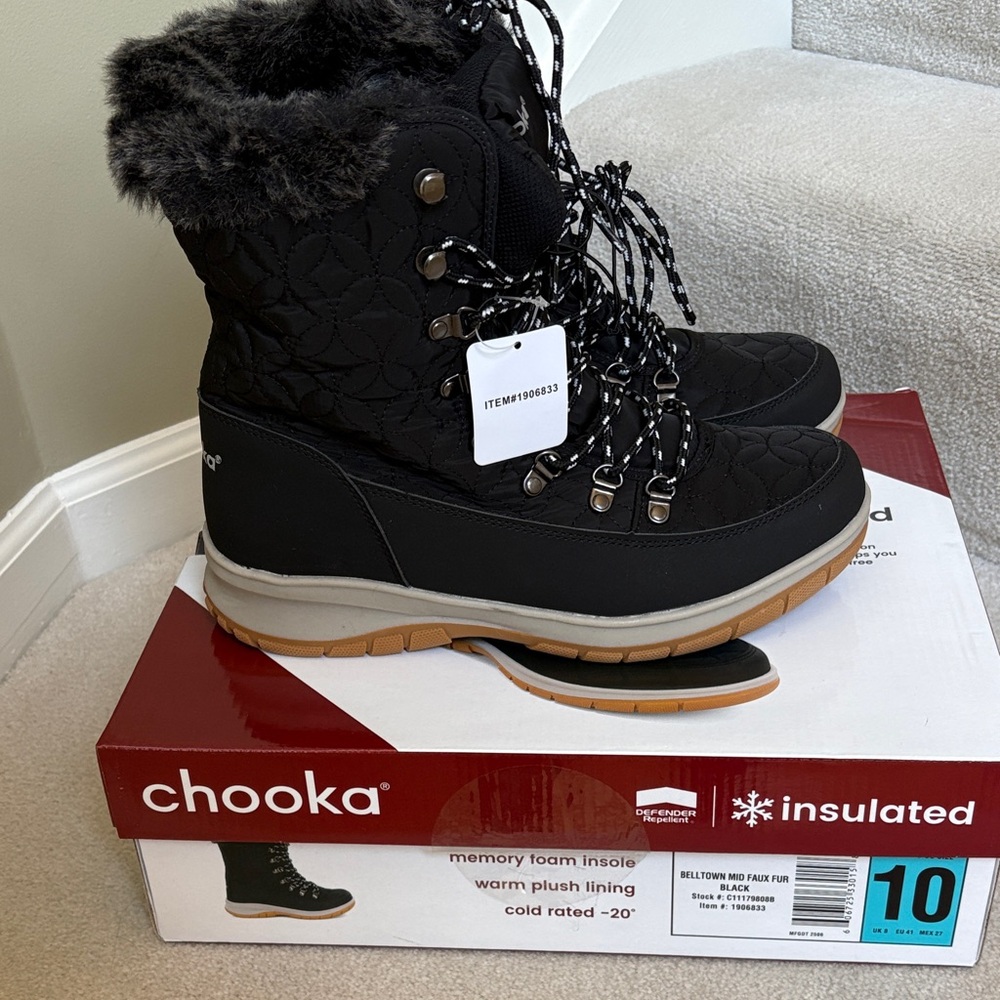NWT CHOOKA INSULATED FUR TRIM BOOTS.
